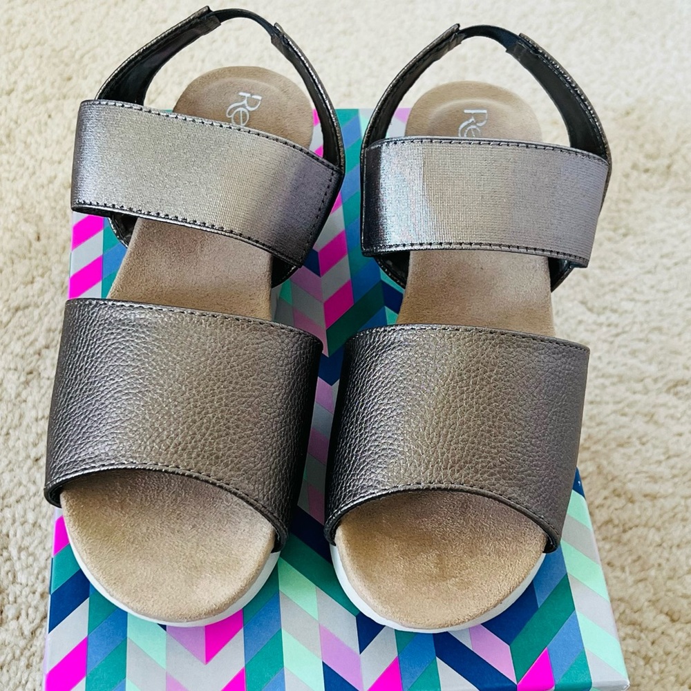Platform Sandals - Picture 2 of 9